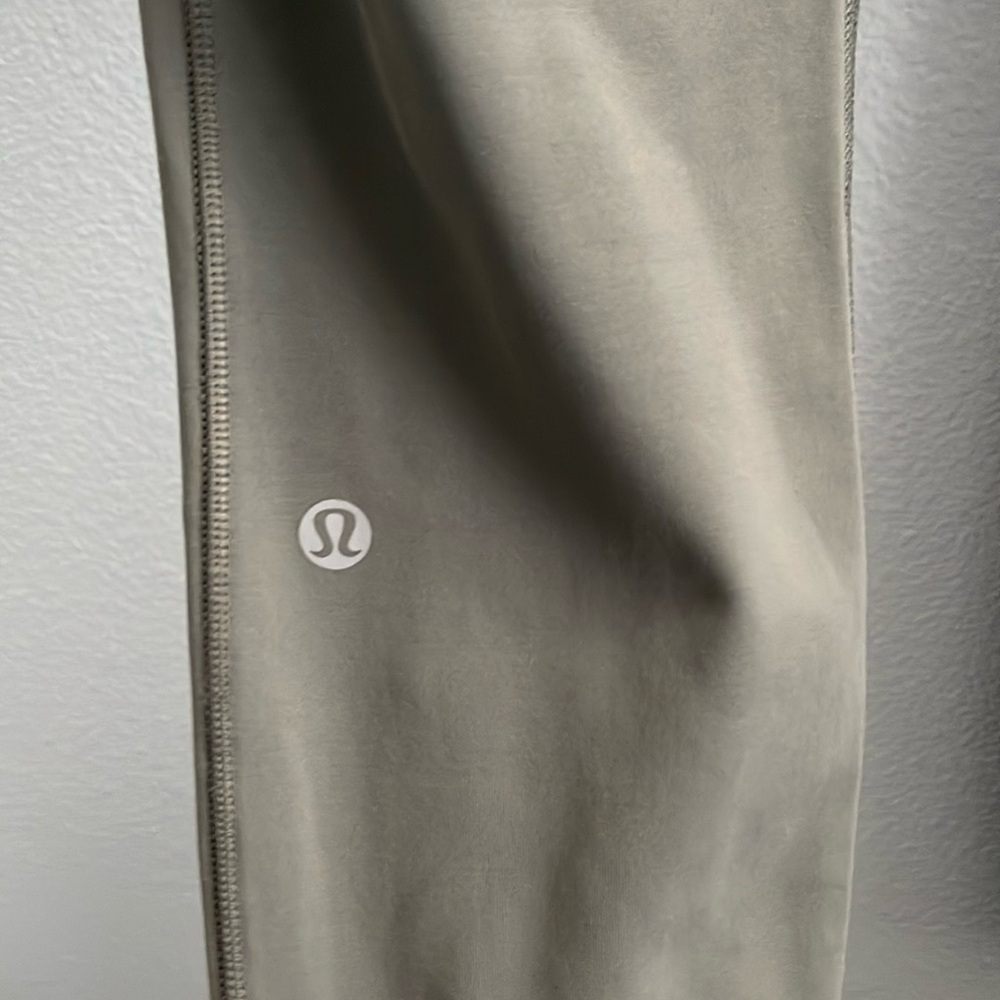 Lululemon Speed Up Mid Rise Legging Size 8 - Picture 5 of 10